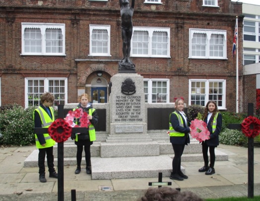 Photo of children laying wreath